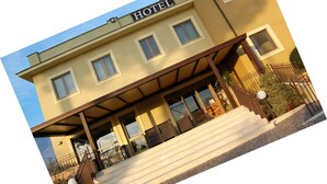 Exterior - GigaHotel (Villa Santa Lucia)