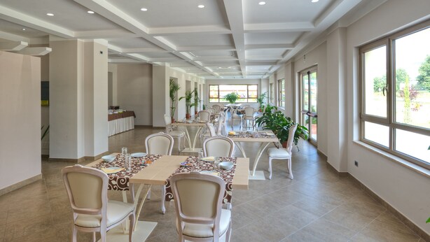 Dining - GigaHotel (Villa Santa Lucia)