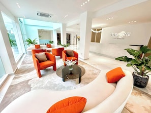 Reception - The One Hotel Bay Breeze Pattaya (Pattaya)