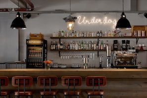 Bar (on property) - KRÖGER by Underdog Hotels (Hamburg)