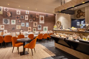 Desayuno buffet todos los días (con cargo) 