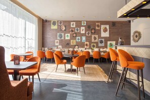 Breakfast, lunch and dinner served - Boa Hotel - BW Signature Collection - Lille Centre Gares (Lille)