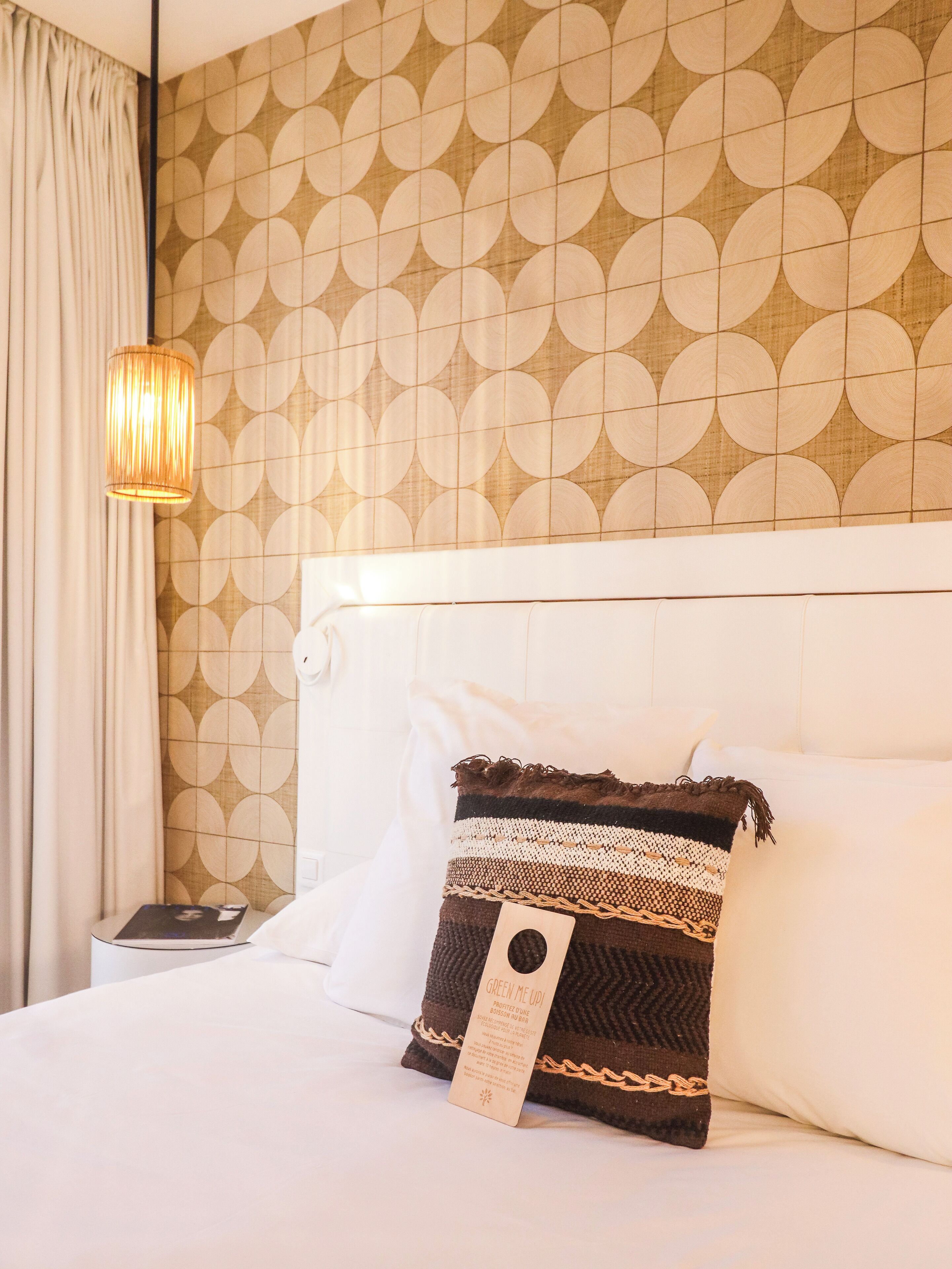 classic room, 1 queen bed, non smoking (up double) | 1 bedroom, premium bedding, free minibar, in-room safe