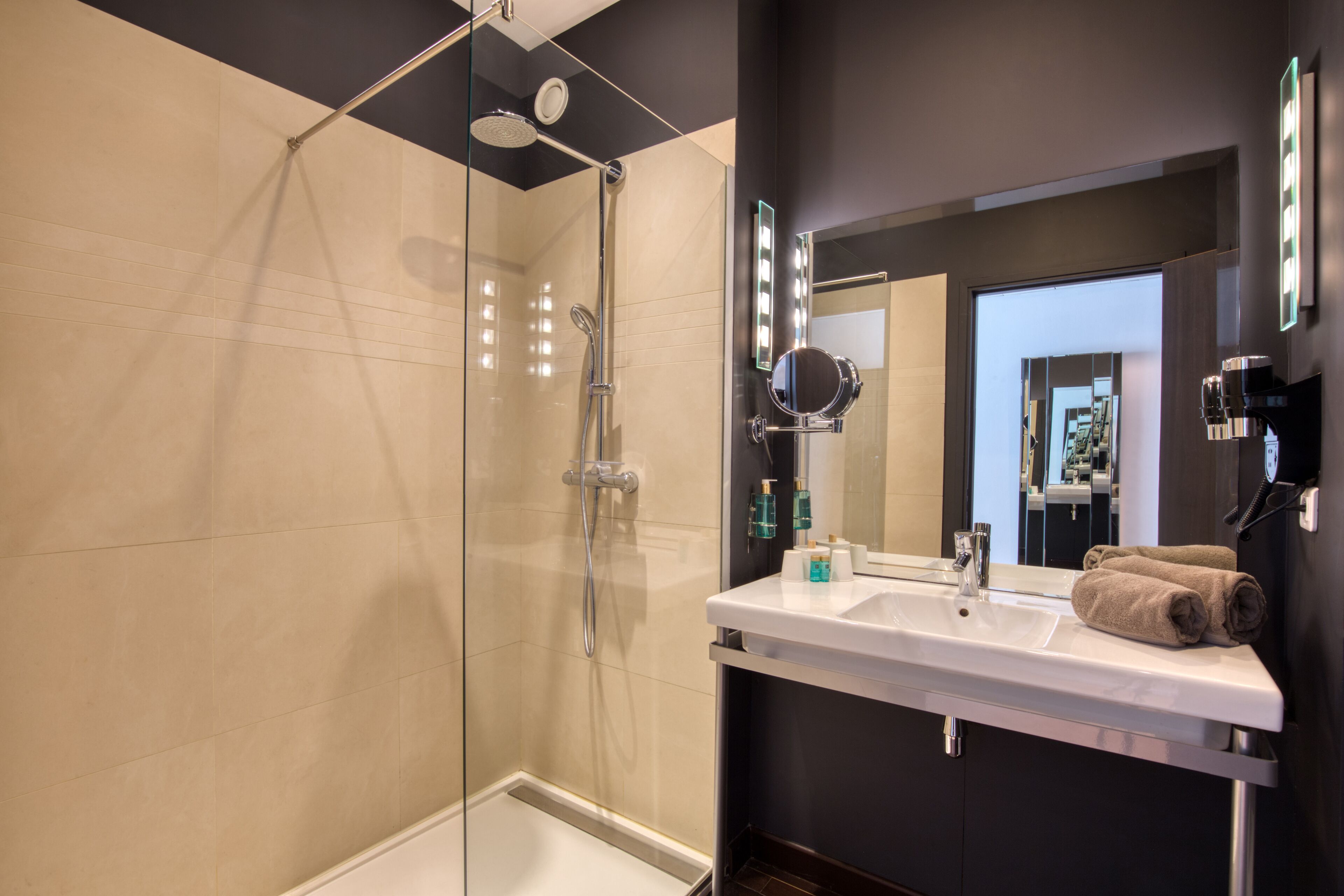 shower, rainfall showerhead, free toiletries, hair dryer