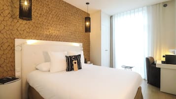 Classic Room, 1 Queen Bed, Non Smoking (Up Double) | 1 bedroom, premium bedding, free minibar, in-room safe