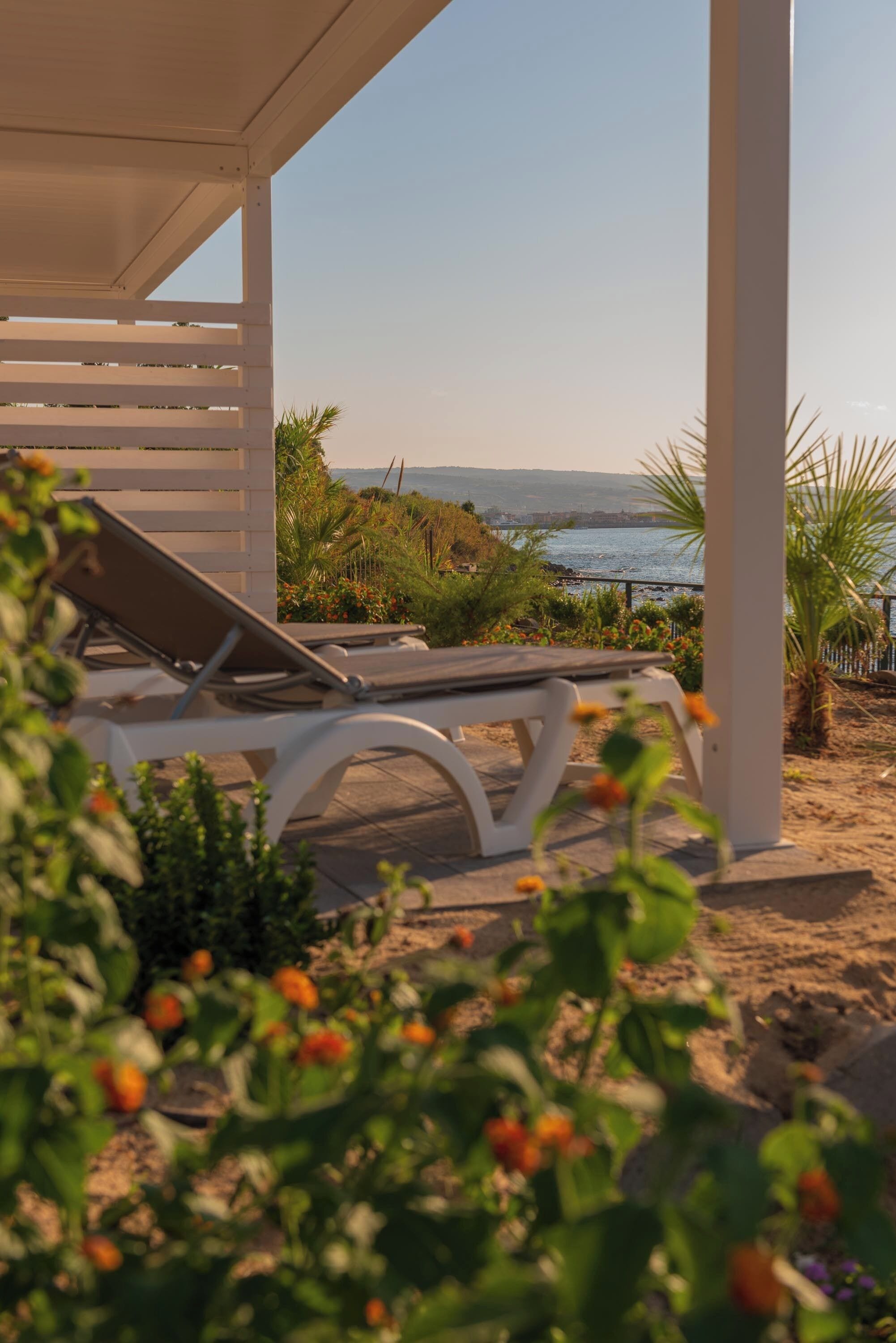Suite panoramica, vista mare | Copriletto in piuma, materassi a doppio strato, una cassaforte in camera
