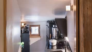 Refrigerador, microondas, placa de cocina, lavavajillas