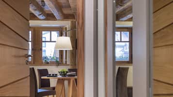 Three-Floor Apartment with Fireplace and Hammam | Interior detail