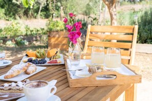 Café da manhã continental todos os dias mediante uma taxa