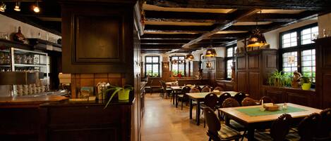 Lunch, dinner served; German cuisine, alfresco dining