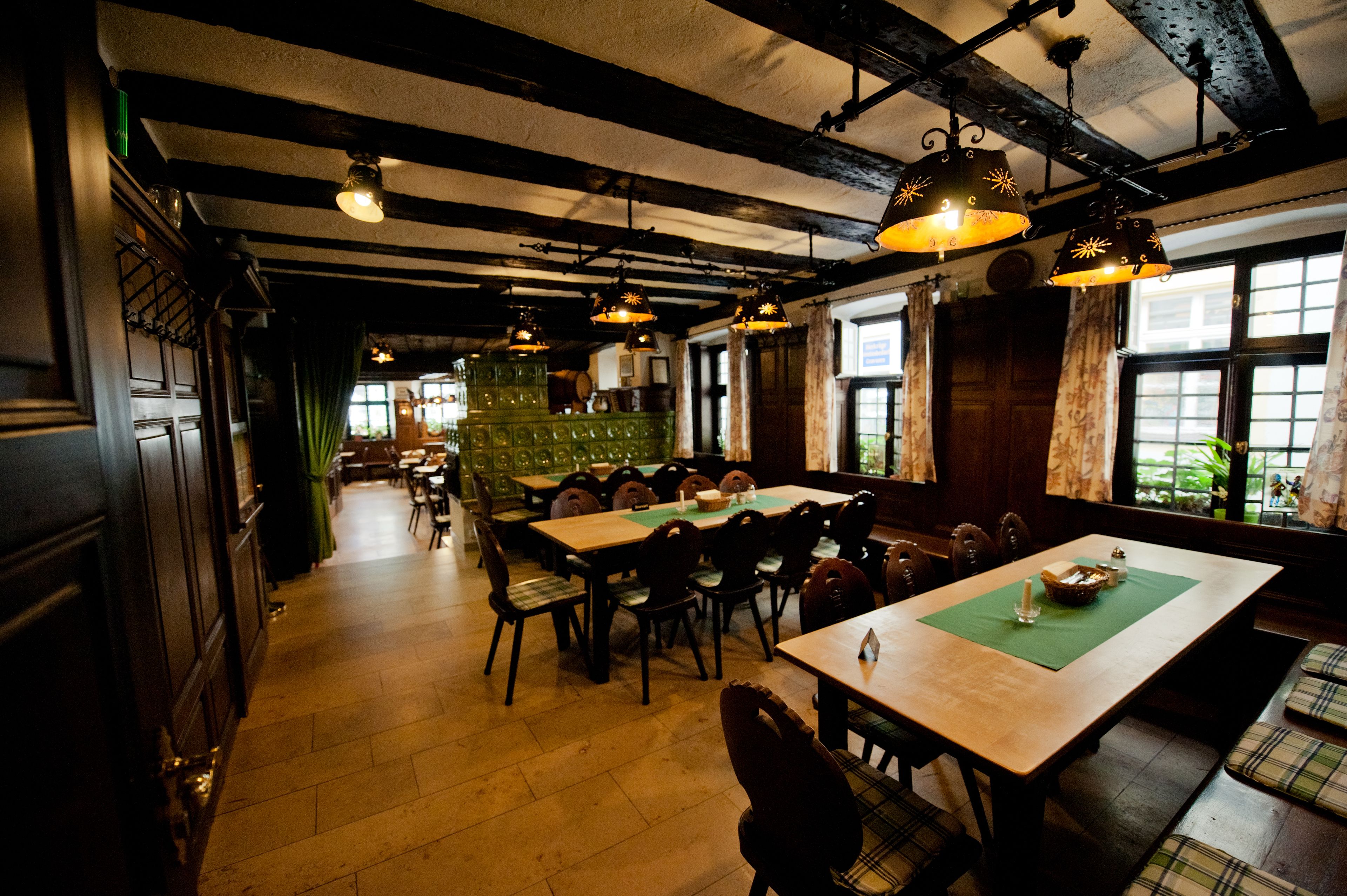 Déjeuner et dîner servis sur place, restauration en plein air 