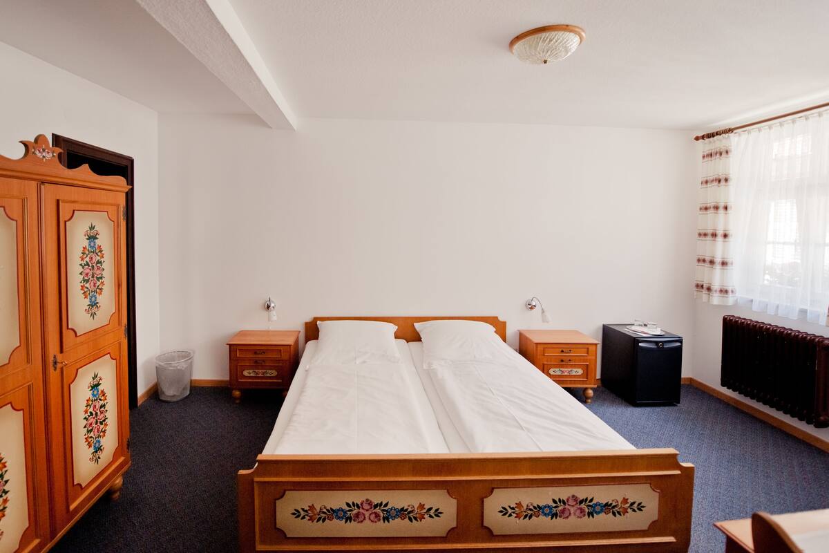 half-timbering Economy | Minibar, desk, cribs (surcharge), WiFi (free)