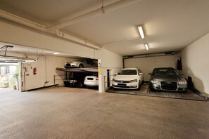 Self-parking (surcharge)