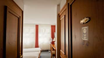 Minibar, desk, cots/infant beds, free WiFi