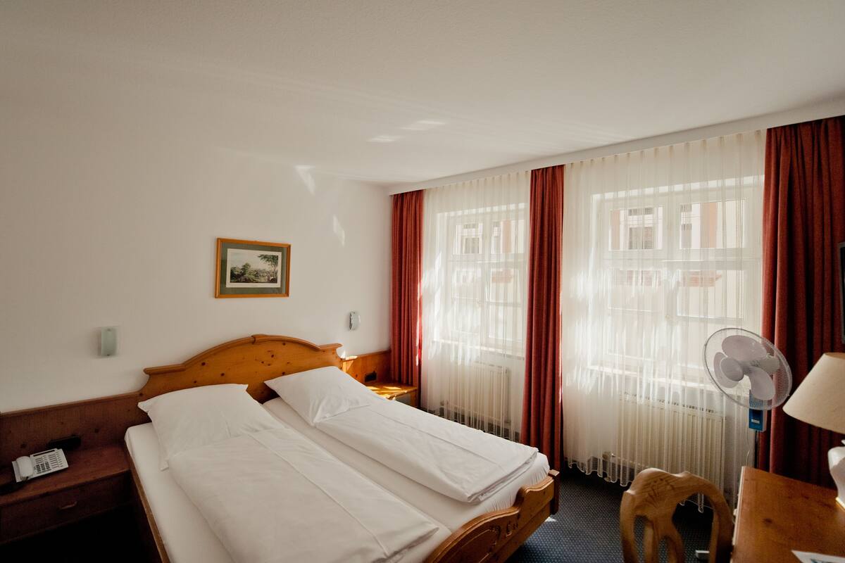 Standard Single Room | Minibar, desk, cribs (surcharge), WiFi (free)