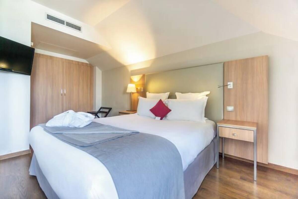 1 chambre, coffres-forts dans les chambres, bureau