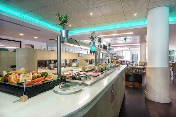 Desayuno buffet (EUR 19 por persona)