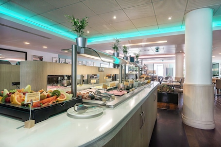 Desayuno buffet diario (EUR 19 por persona)