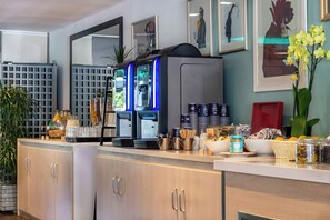 Café da manhã com buffet todos os dias mediante uma taxa
