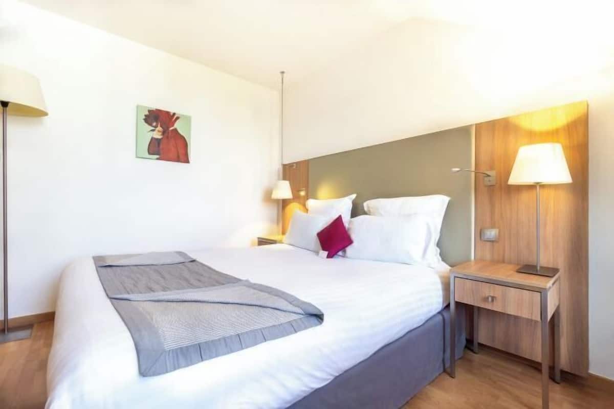 1 chambre, coffres-forts dans les chambres, bureau