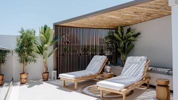 Panoramic-Studiosuite, Terrasse, Meerblick | Terrasse/Patio