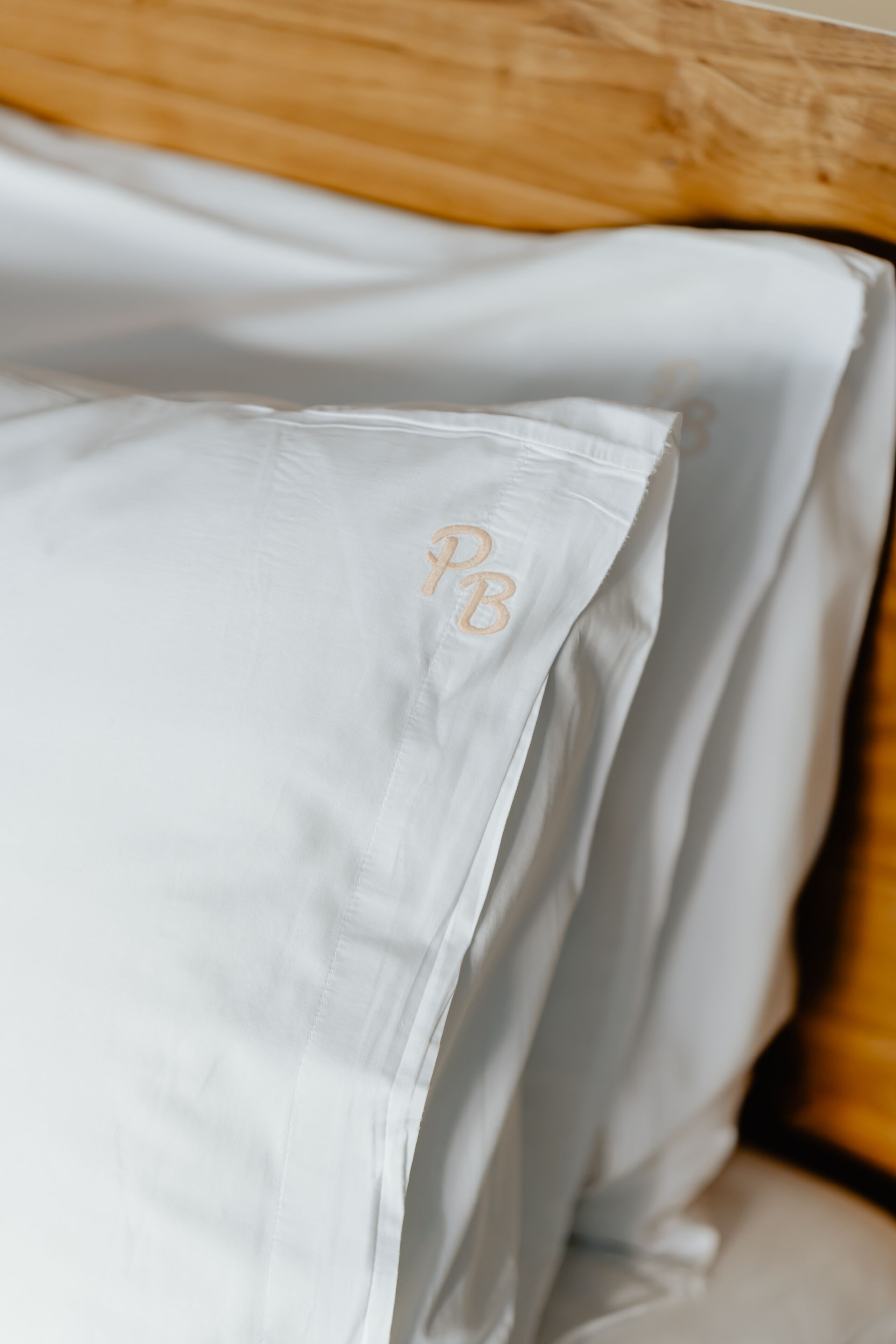 in-room safe, soundproofing, free wifi, bed sheets