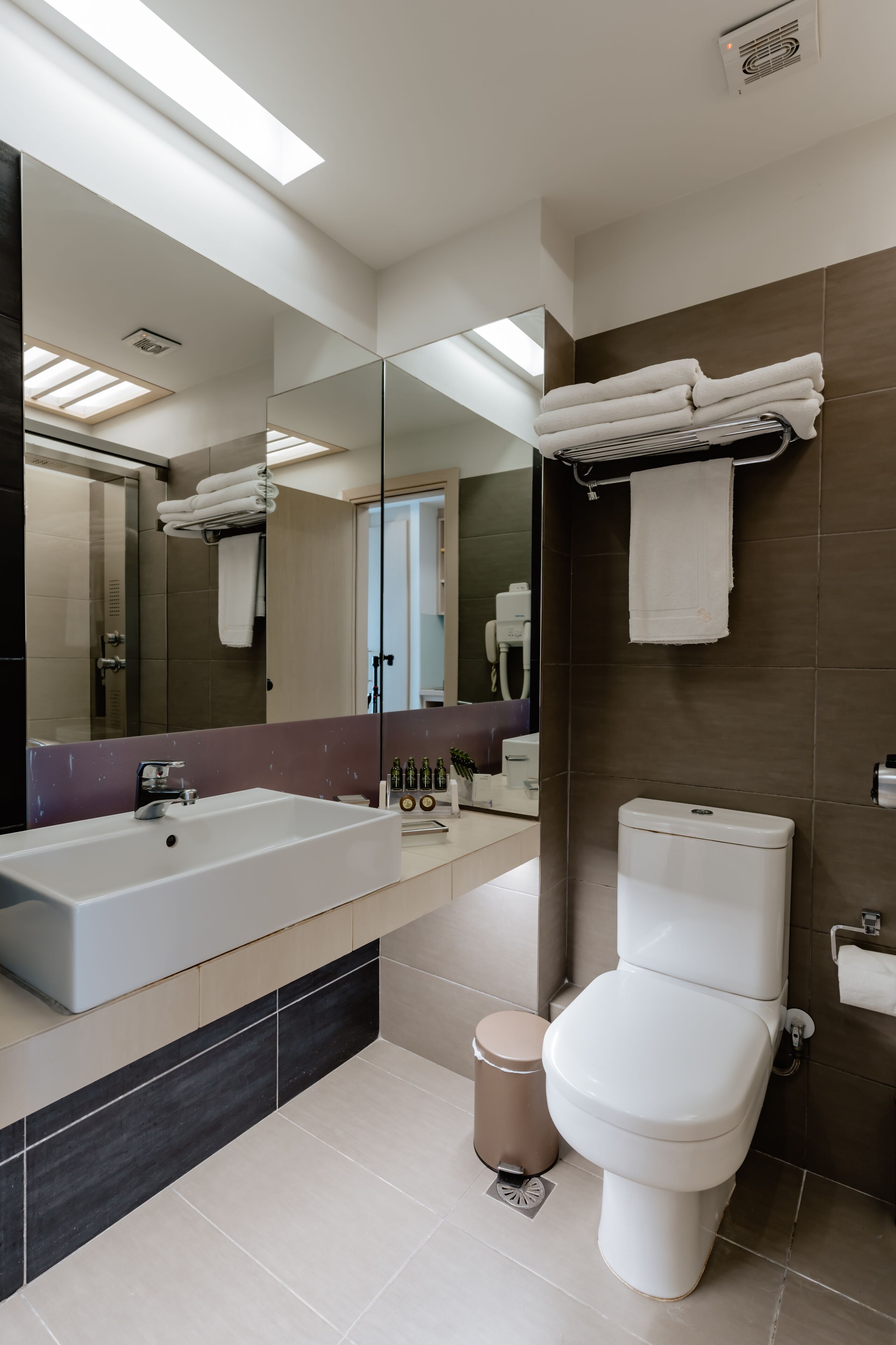 shower, free toiletries, hair dryer, slippers