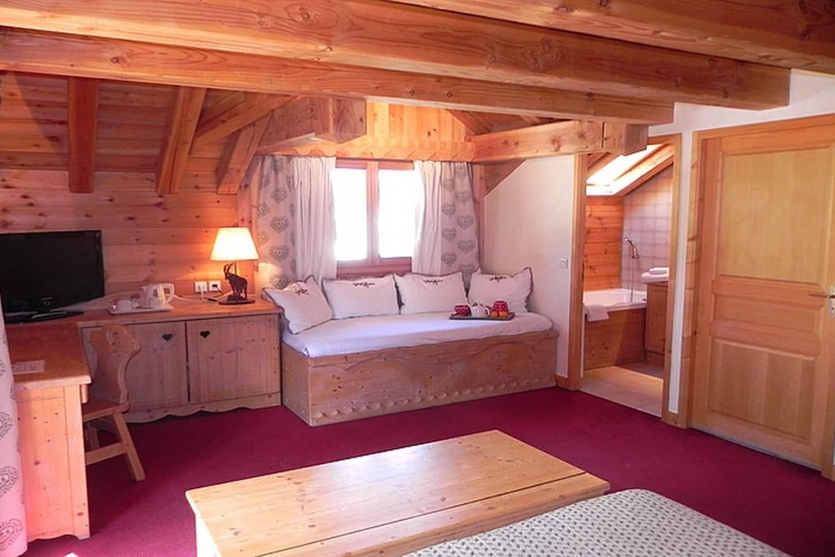 traditional quadruple room | in-room safe, soundproofing, free wifi