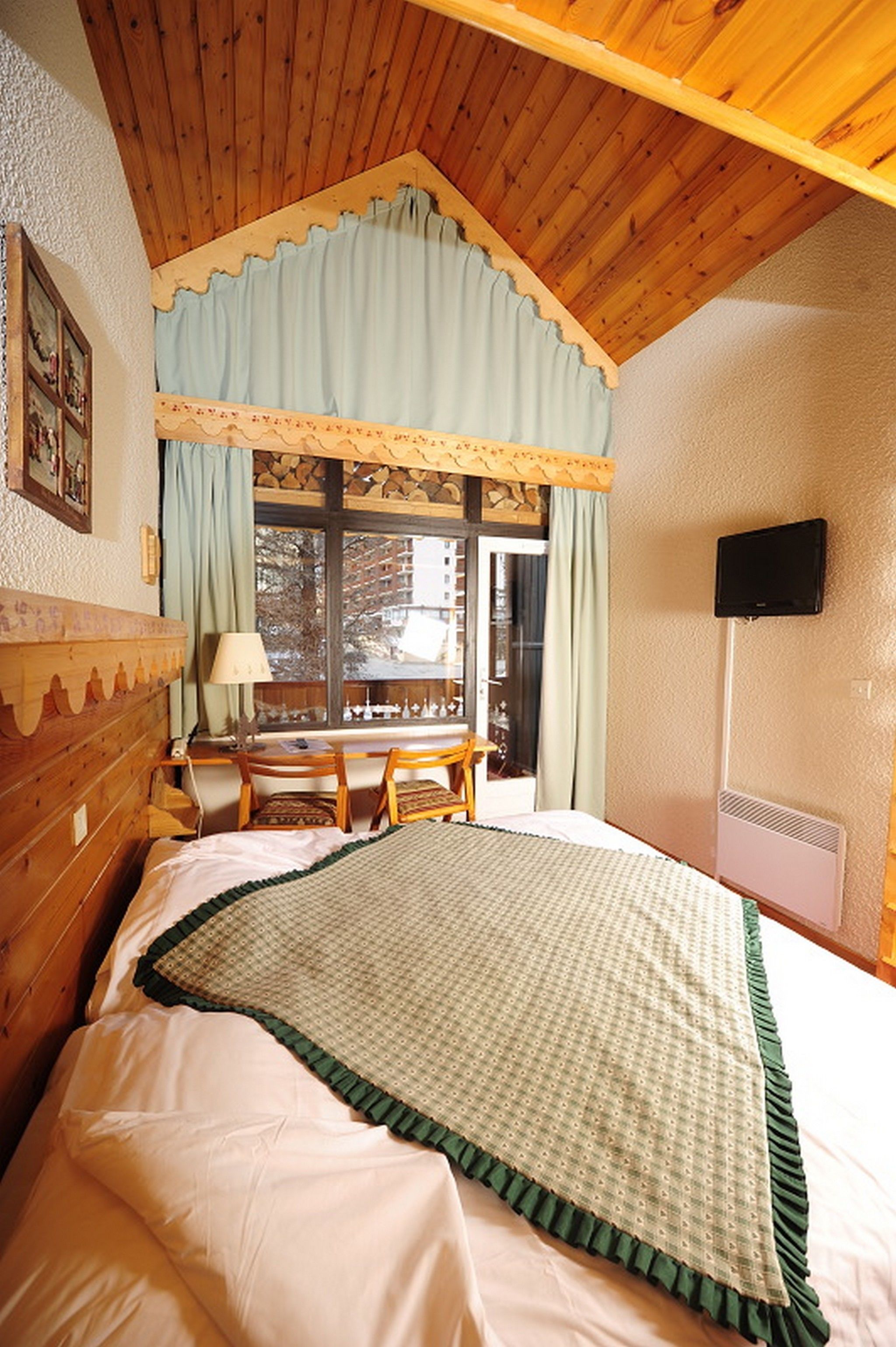 standard double room | in-room safe, soundproofing, free wifi