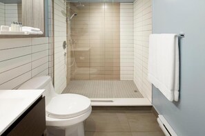 Superior Room, 1 King Bed (Rive Gauche) | Bathroom - Hôtel Rive Gauche (Beloeil)