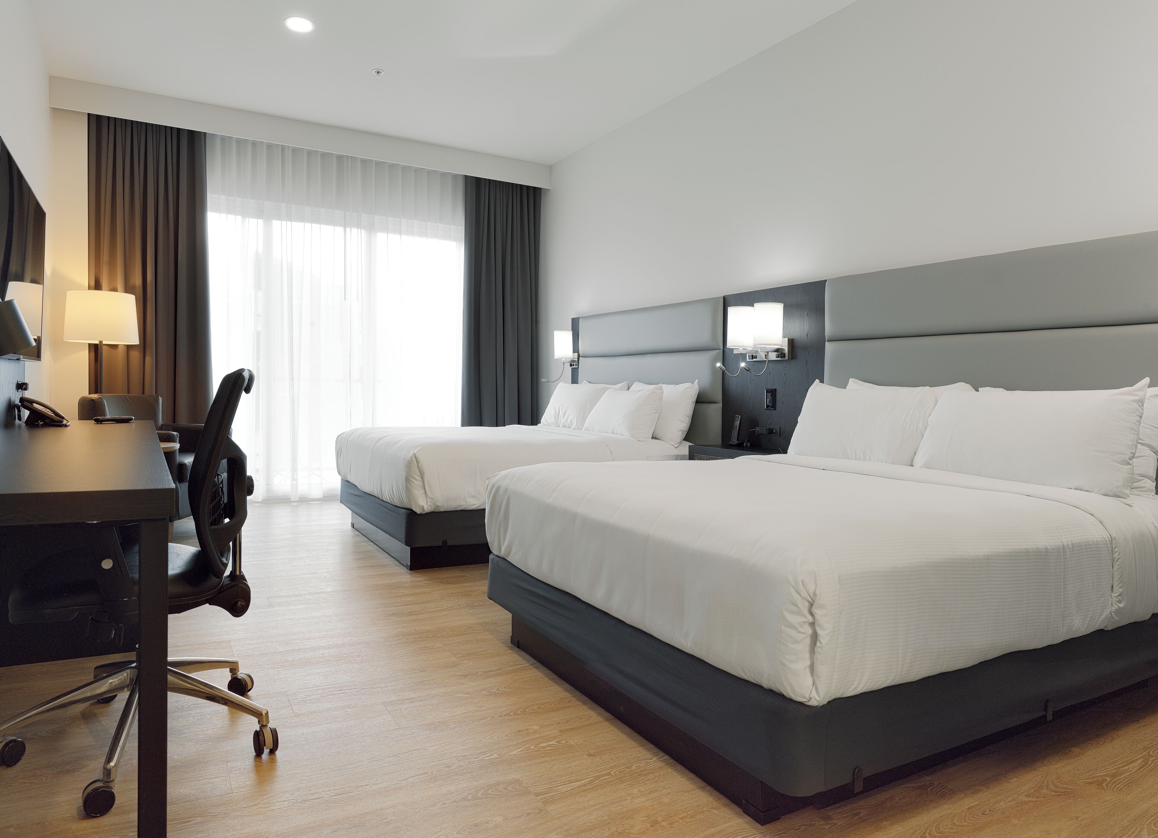 Rom, 2 queensize-senger (Refuge Urbain) | Skrivebord, blendingsgardiner, lydisolert og strykejern/-brett