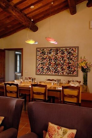 朝食 (ビュッフェ)、毎日提供 (無料)