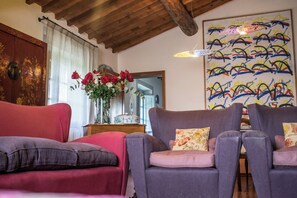 Deluxe Apartment | Living area