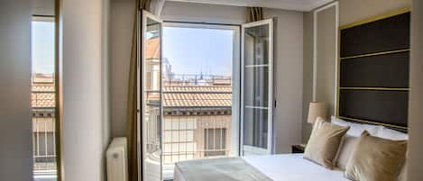 1 bedroom, premium bedding, down comforters, in-room safe