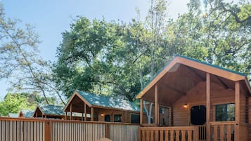 Cabin (Creekside) | Hiên