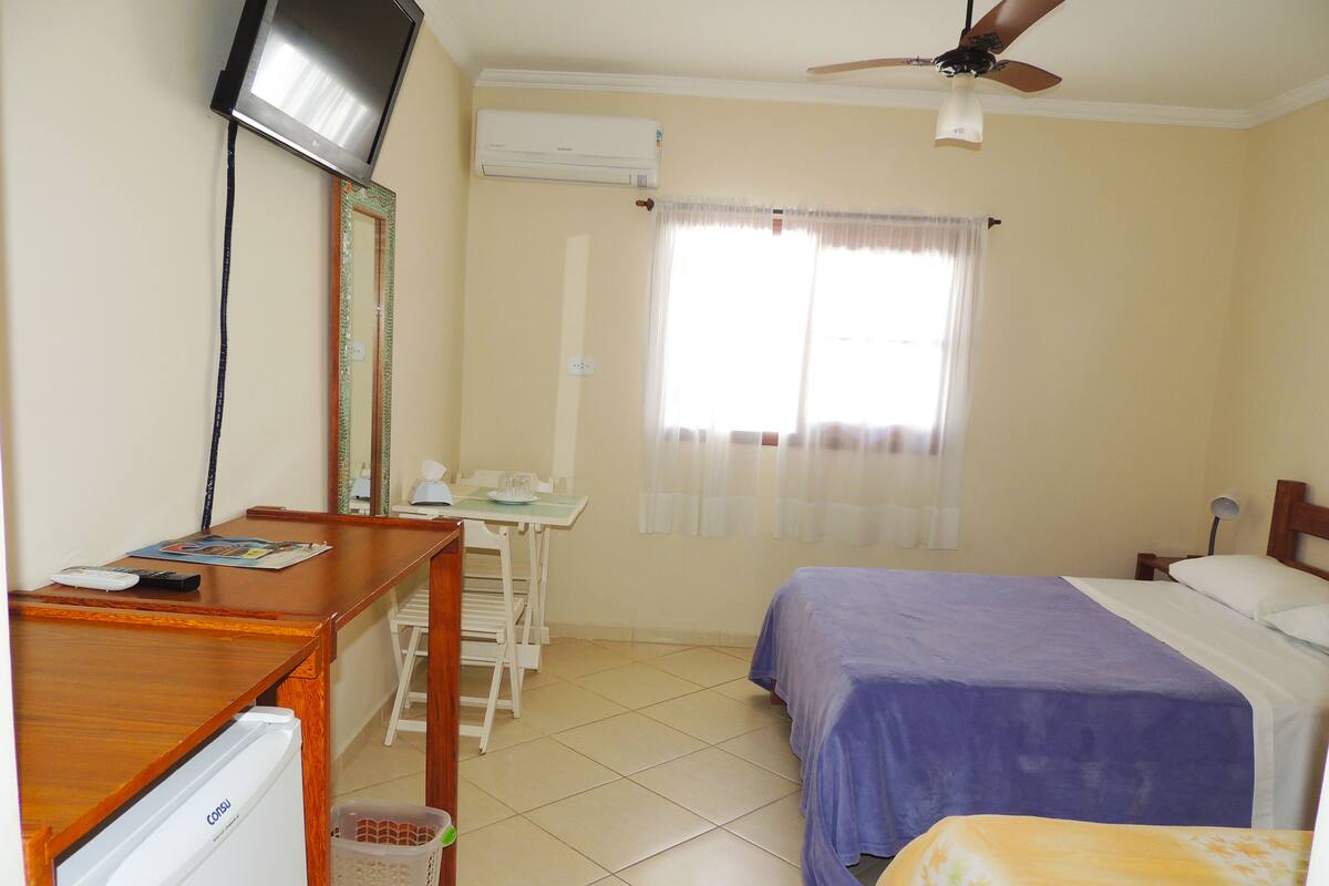 Premium bedding, minibar, blackout drapes, cribs (free)