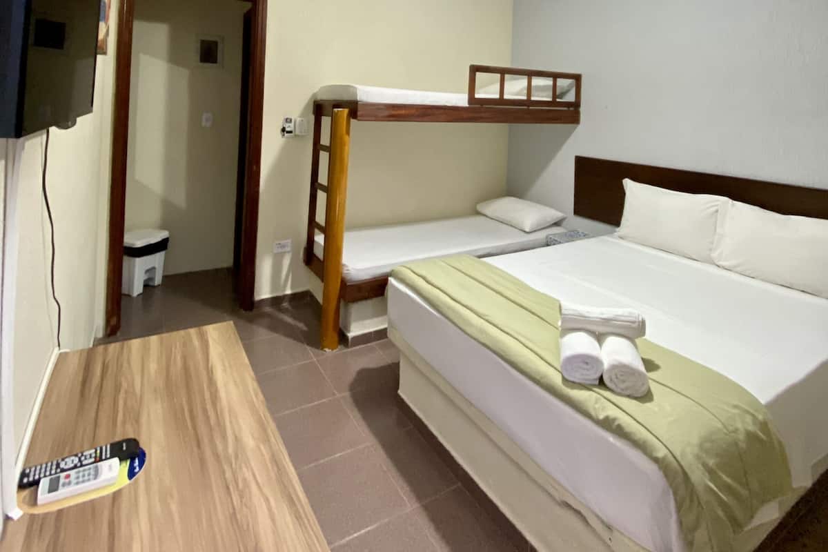 Room (Lateral) | Minibar, free WiFi, bed sheets