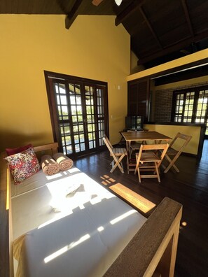 Dobbelt- eller tomannsrom | Minibar og wi-fi (inkludert)