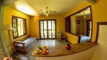 Refrigerador, placa de cocina, utensilios de cocina