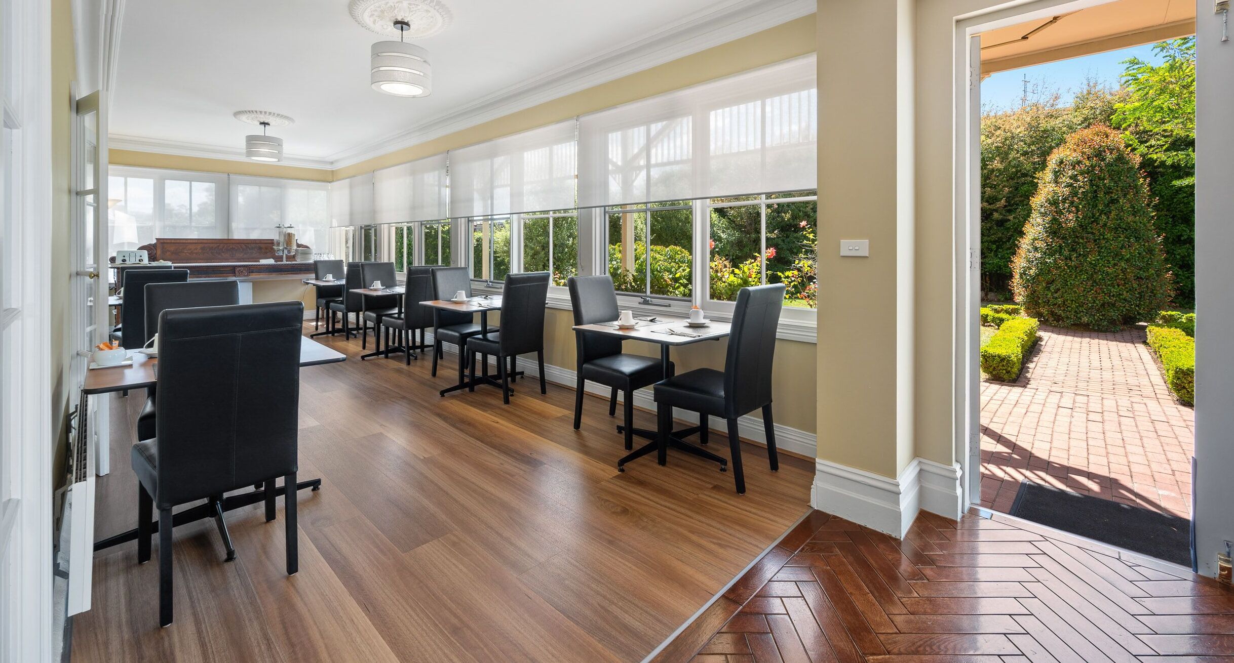 Dagelijks continentaal ontbijt inbegrepen