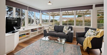 Premium Apartment | Minibar, individually decorated, iron/ironing board, free WiFi