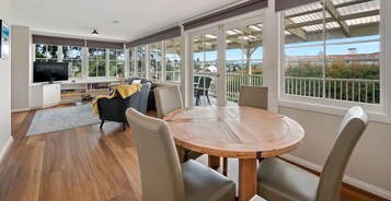 Premium Apartment | Minibar, individually decorated, iron/ironing board, free WiFi