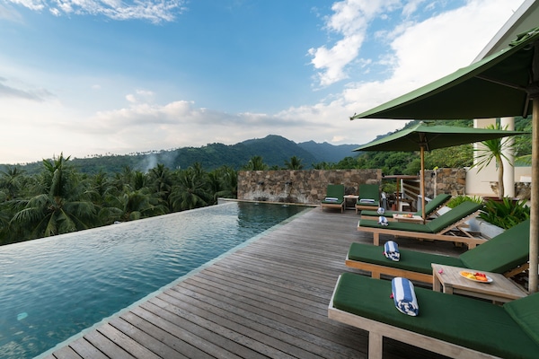 Outdoor pool, pool loungers