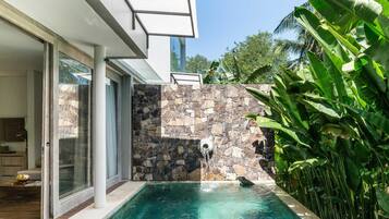 Kamar Double Deluks, kolam renang pribadi (Adna Pool Deluxe Honeymoon Villa) | Minibar, brankas, meja kerja, dan Wi-Fi gratis