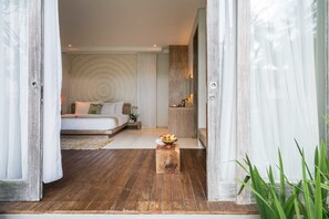 Deluxe tweepersoonskamer, uitzicht op tuin (Adna) | Een minibar, een kluis op de kamer, een bureau, gratis wifi