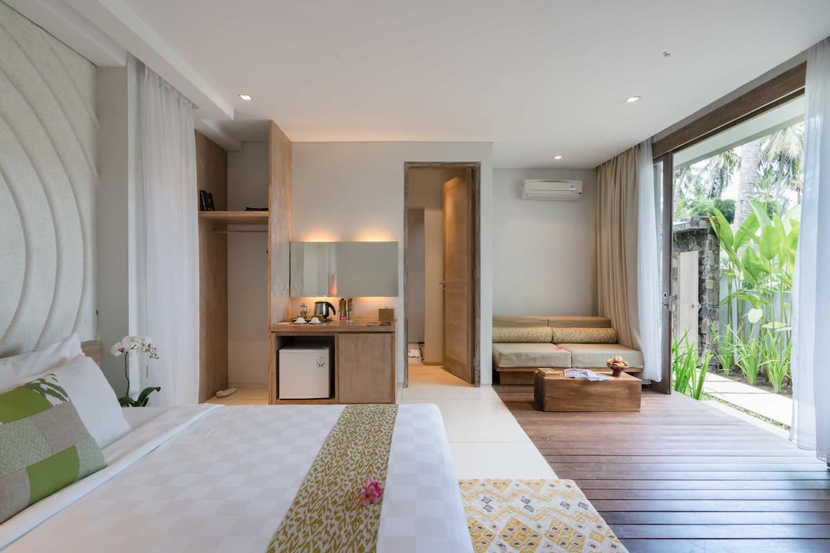 Adna Deluxe Room, Garden View | Minibar, in-room safe, desk, free WiFi