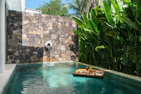 Minibar, caja de seguridad en la habitación, escritorio y wifi gratis