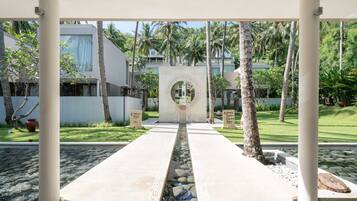 Pintu masuk properti