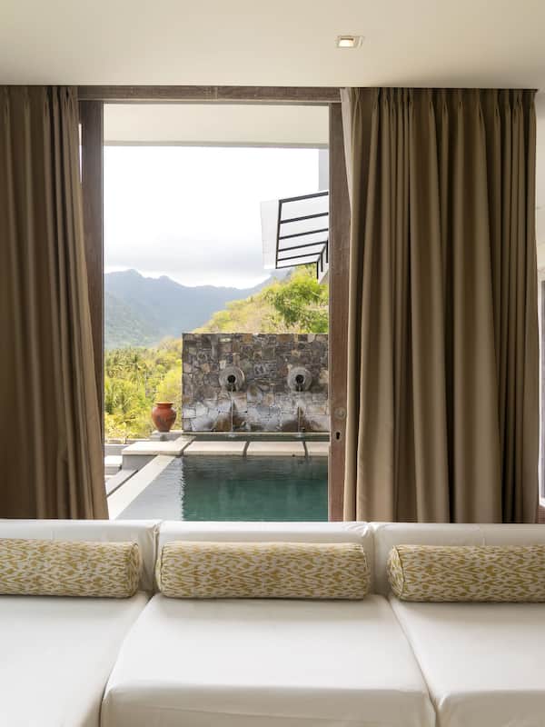 Suite panoramica, piscina privata, vista montagna (Varda Pool Suite) | Soggiorno | TV LCD
