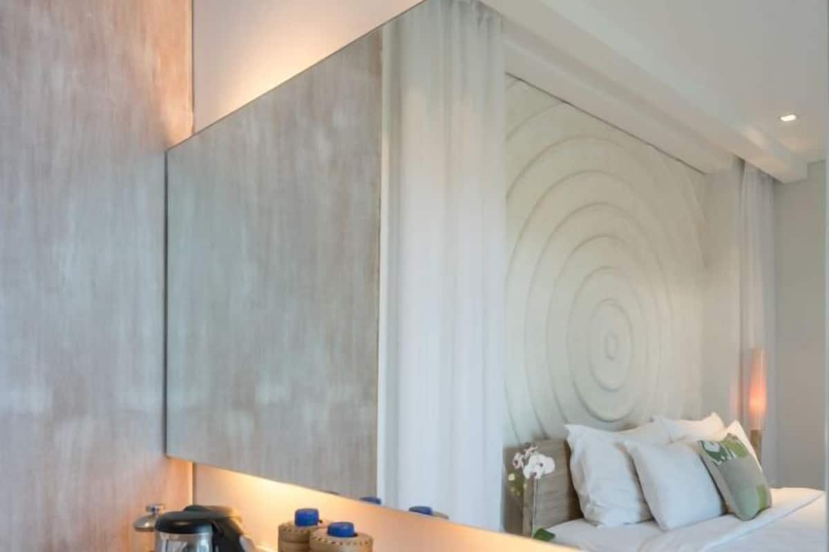Minibar, in-room safe, desk, free WiFi